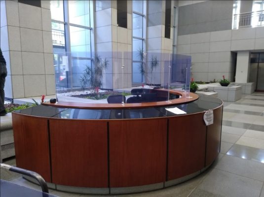 acrylic barrier stand for desk