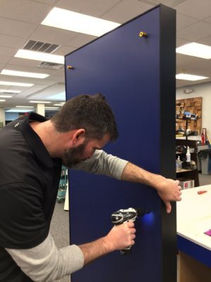 assembling display panel